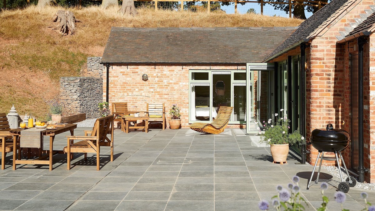 Rosliston Cottage | Woodland Retreat is the ideal romantic getaway. Surrounded by woodland and several walking routes an