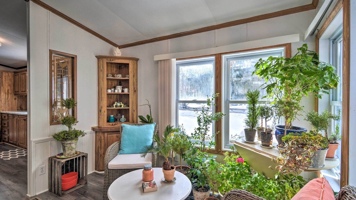 Good Hart Cottage | Woodland Retreat: Near Trails, Golf & Wineries!