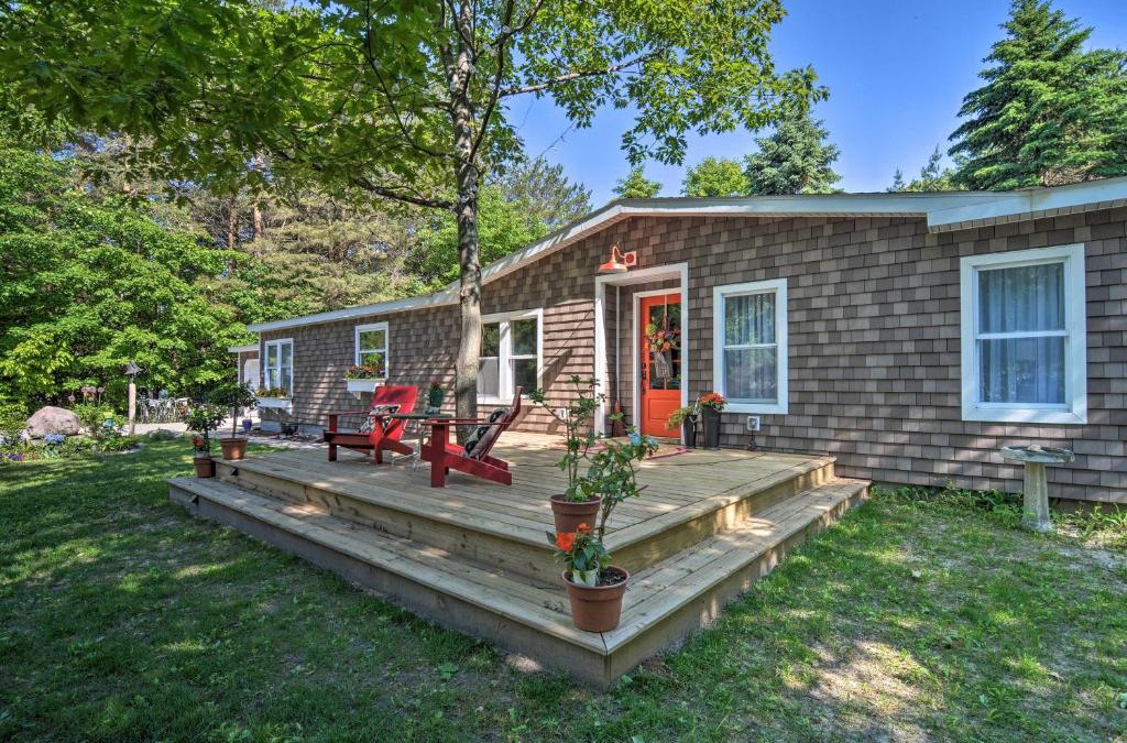 Good Hart House | Woodland Retreat Near Trails, Golf and Wineries!