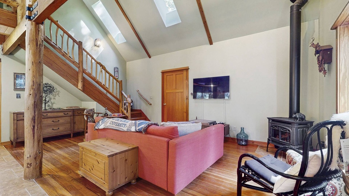 Clinton House | Woodland Retreat Near Deer Lake and Ferry Dock – Clinton, WA