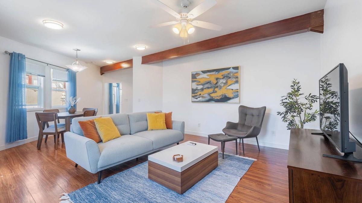 Woodland Hills House | Woodland Victory Hideaway