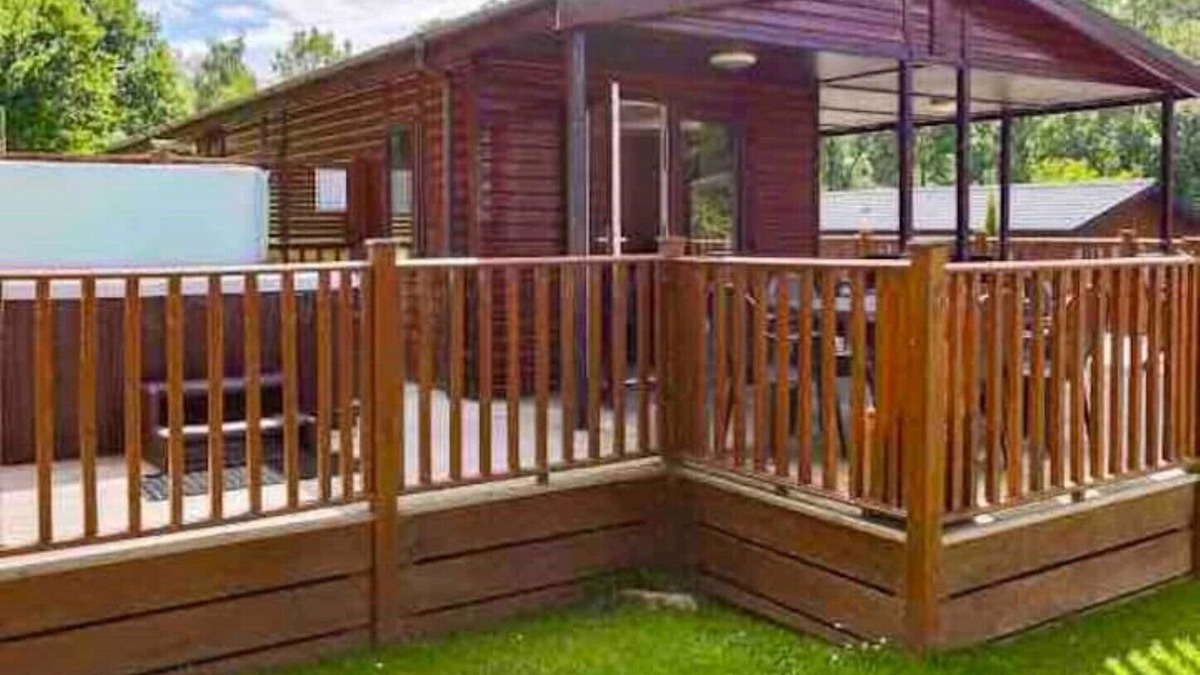 Liverton Cabin | Woodland View Holiday Home with Hottub: 5* Finlake Holiday Resort & Spa , Devon