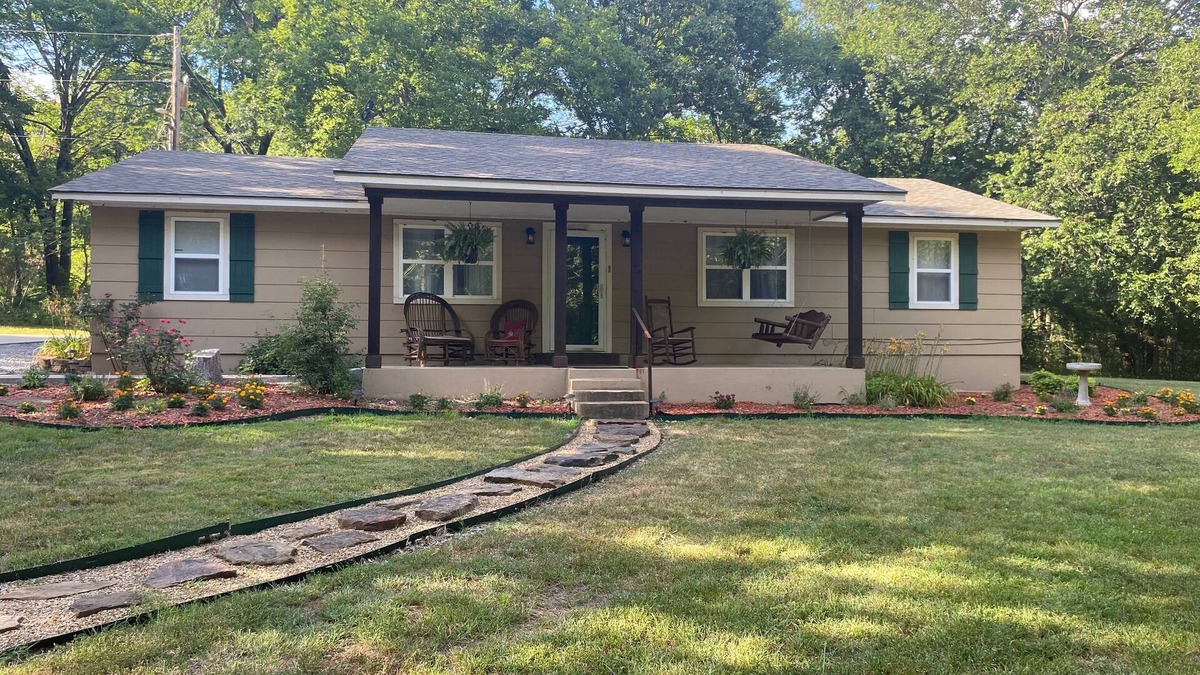 Hulbert Cottage | Woodlands - 3 bedroom, 2 full bath secluded beauty next to Sequoyah State Park
