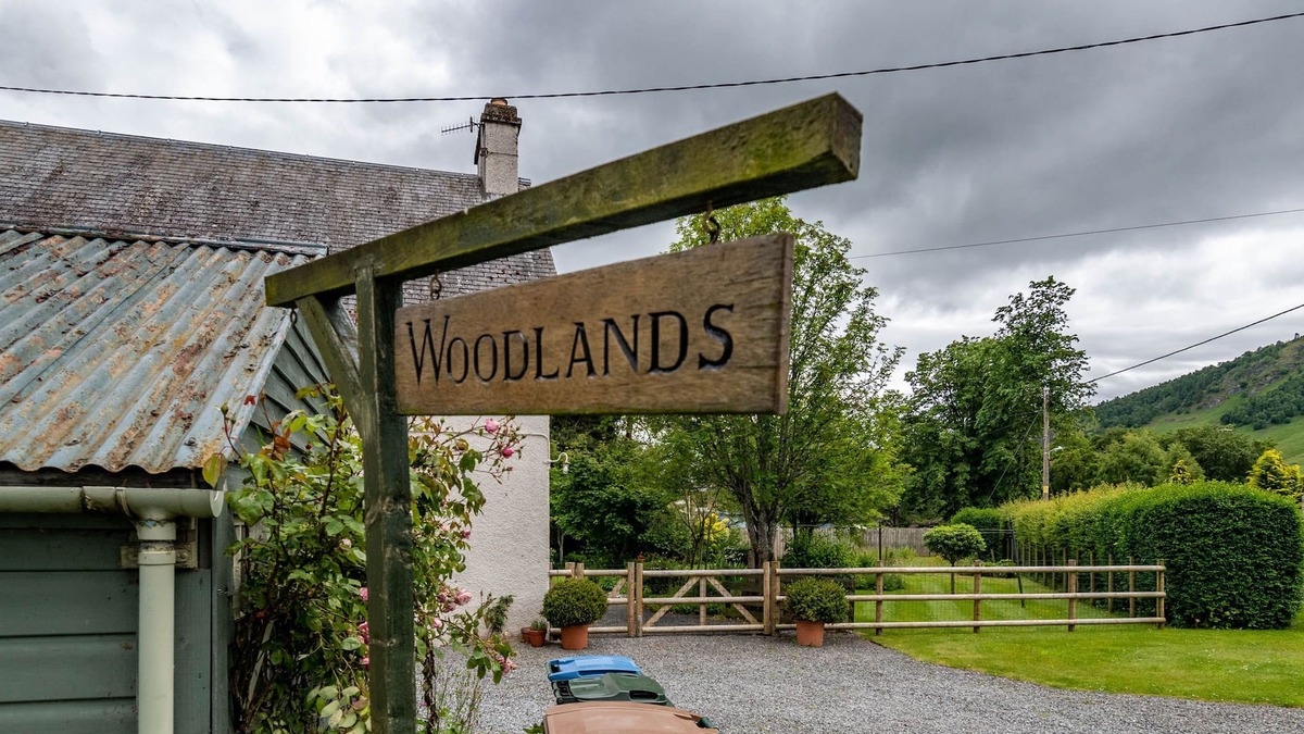 Blair Atholl Cottage | Woodlands Blair Atholl - sleeps 8 guests in 4 bedrooms