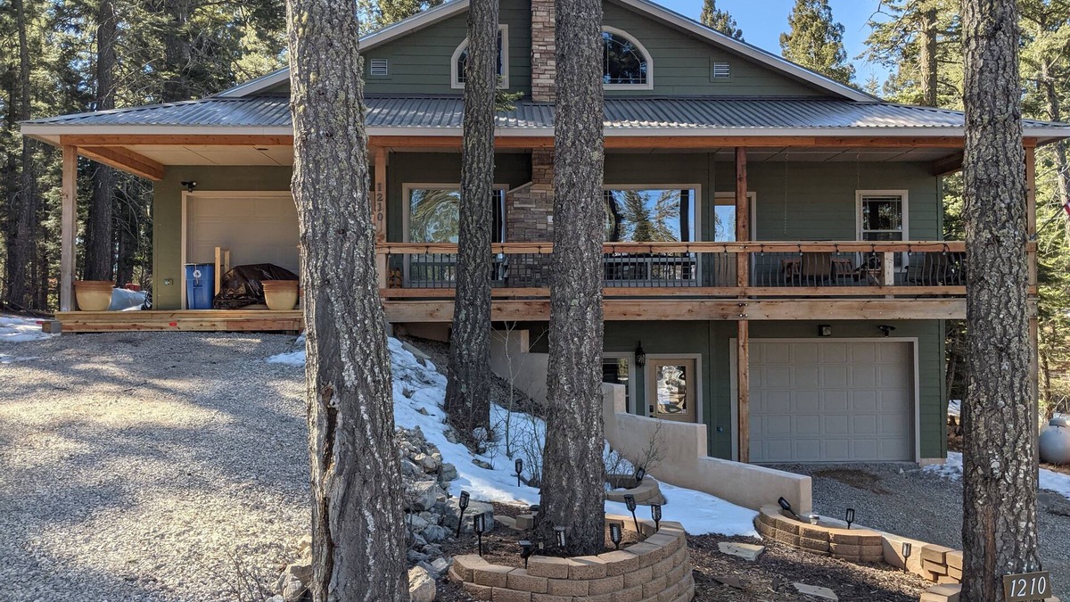 Cloudcroft Ski Chalet | Woodlands Chalet: Forest, Luxury, Parking, Bedrooms w/Ensuite Bathrooms, CLEAN