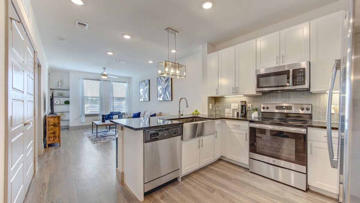 Conroe Apartment | Woodlands/Conroe Luxury Apartment near hospitals, Exxon, HP, and mall