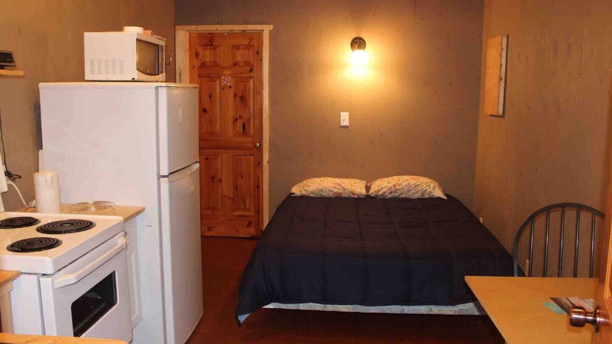 Chilanko Forks Apartment | Woodlands Fishin Resort - Loon Retreat # 1