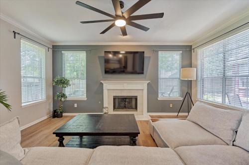 Alden Bridge House | Woodlands Grand 3BR Cozy House