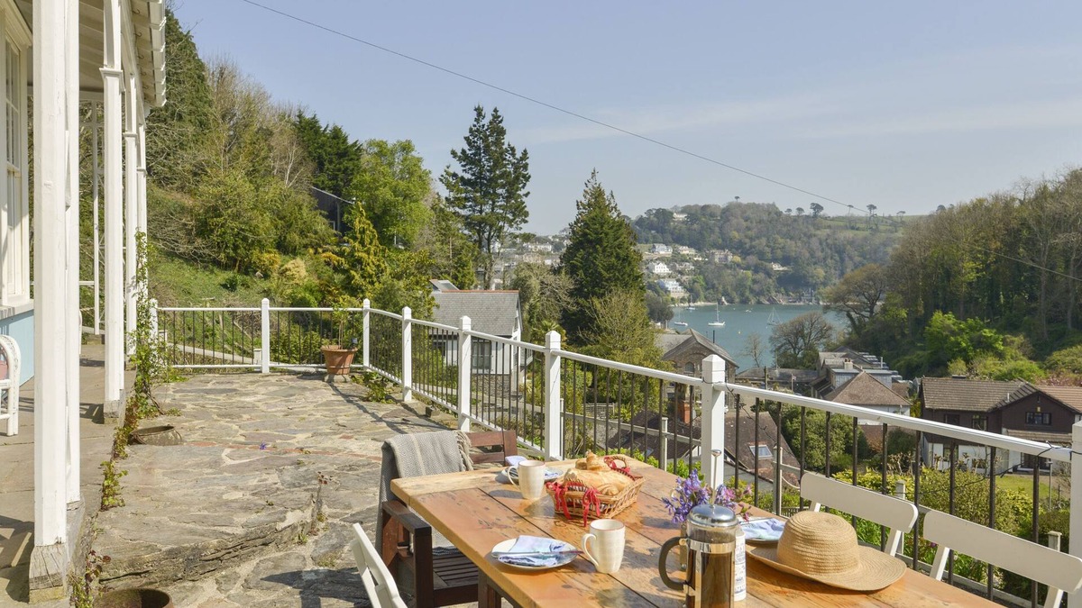 Dartmouth Cottage | WOODLANDS, pet friendly, with open fire in Dartmouth