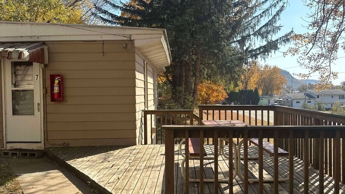Alma Cabin | Woodlands Retreat next to the Mississippi River