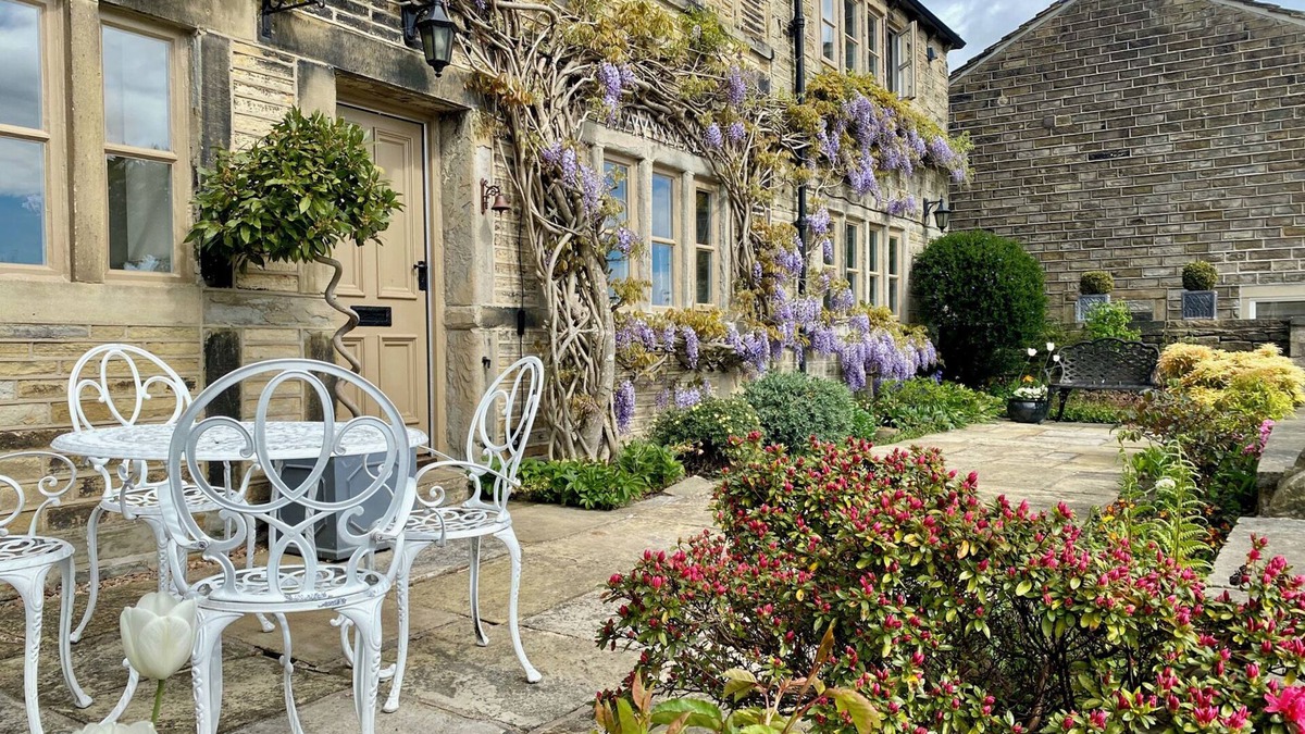 Almondbury Cottage | Woodlea Cottage