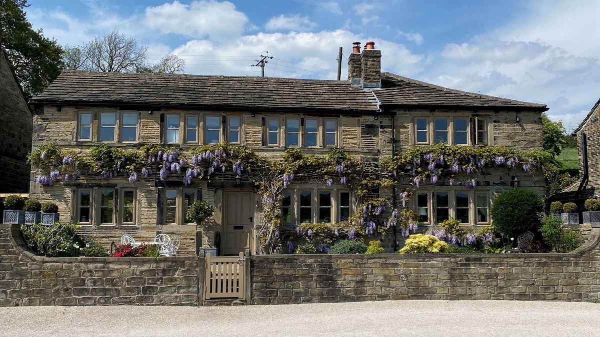Almondbury Cottage | WOODLEA COTTAGE, pet friendly, luxury holiday cottage in Almondbury