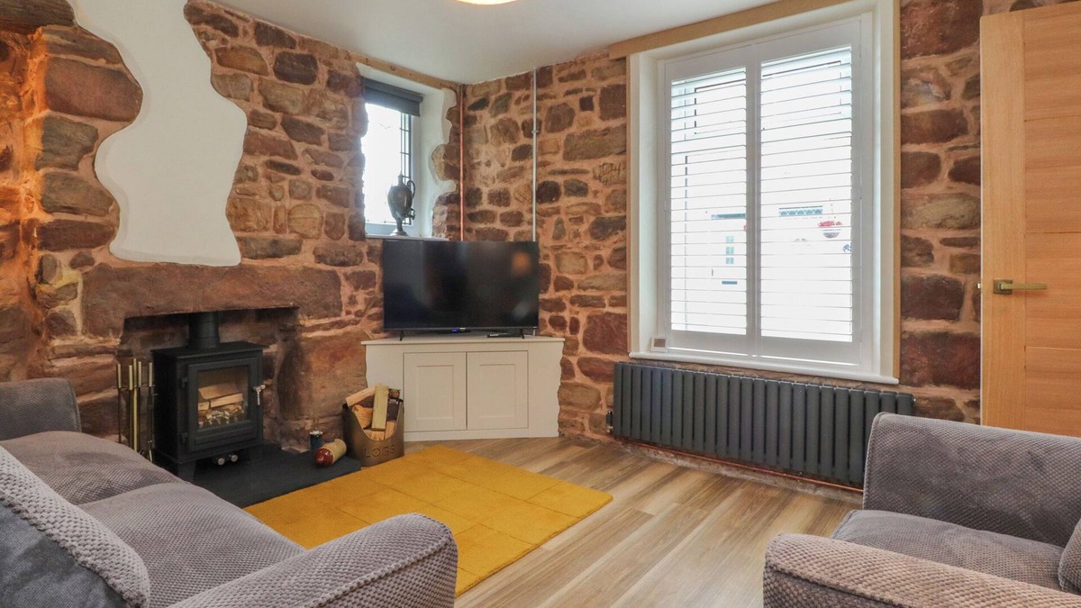 Morecambe Cottage | WOODMAN COTTAGE, pet friendly, character holiday cottage in Heysham