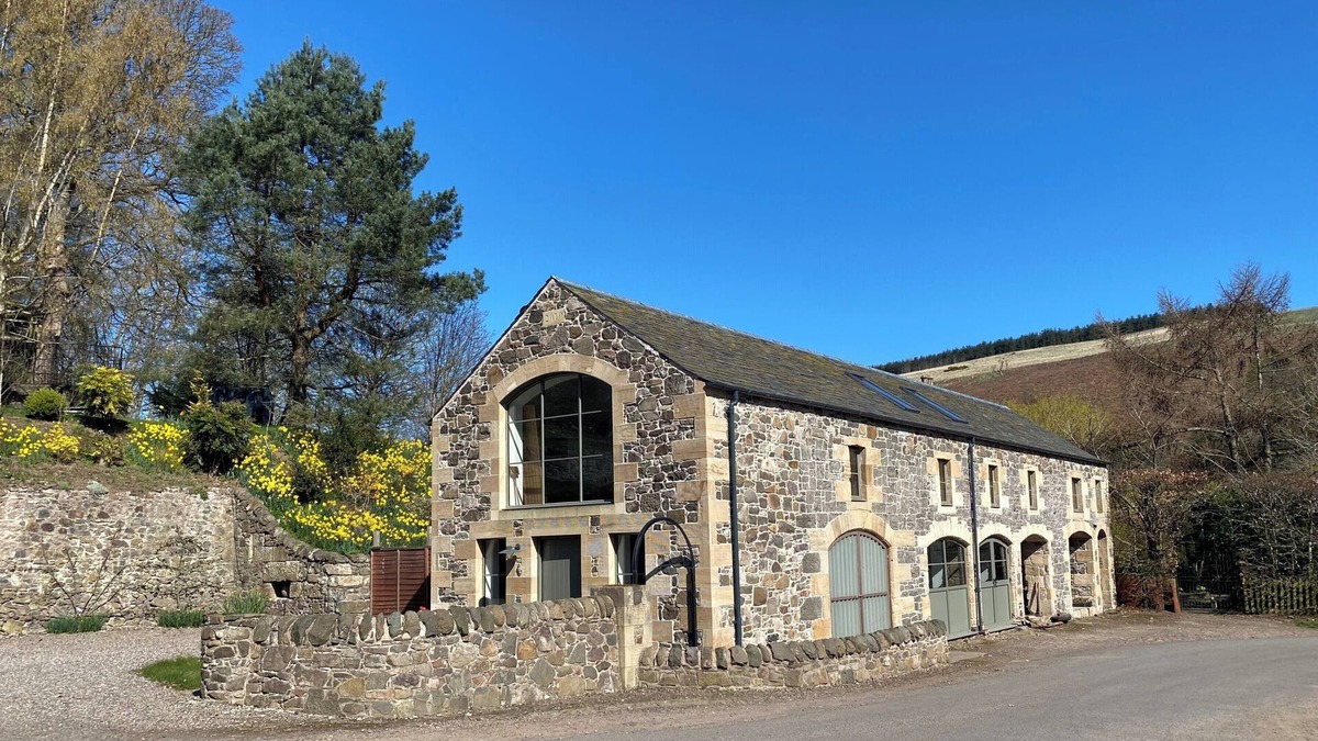 Newburgh House | Woodmill Arches-1 Bed Barn-Sleeps 2-Parking