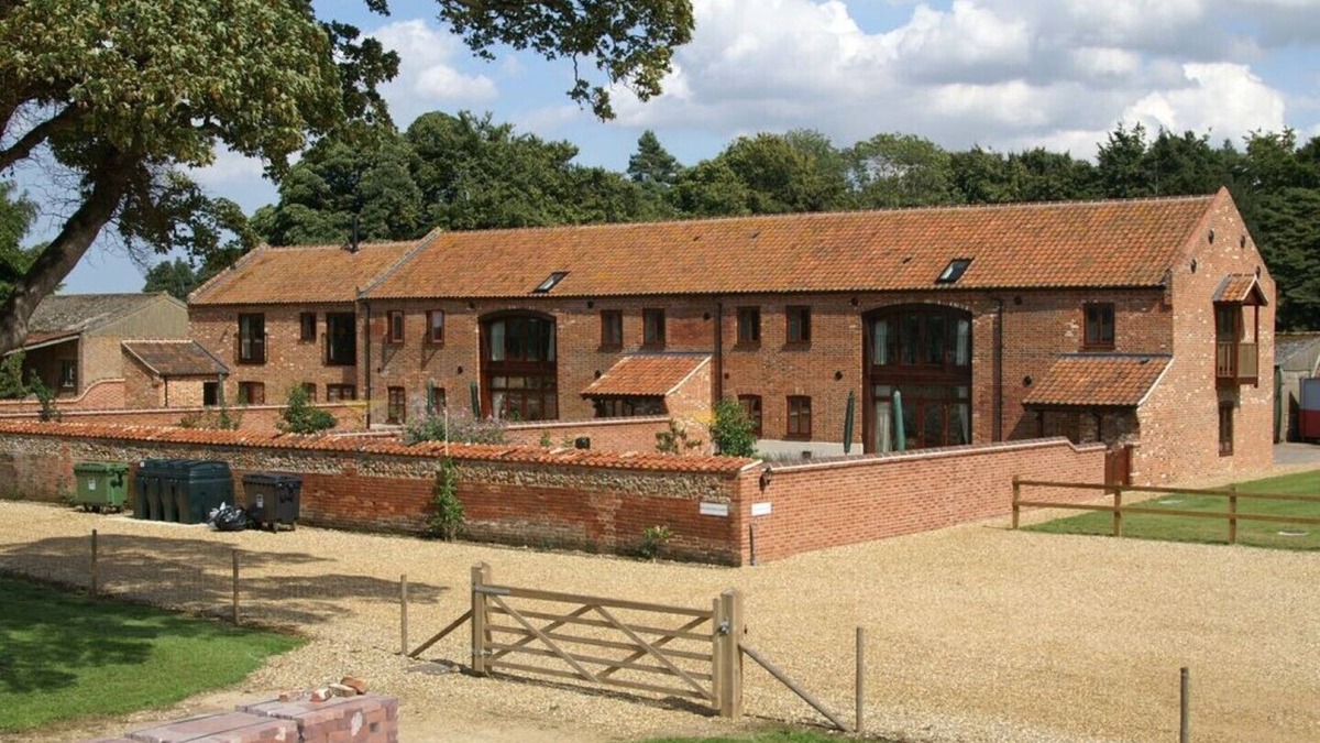 Sculthorpe House | Woodpecker Barn, Sleeps 8 (4 Bedrooms)