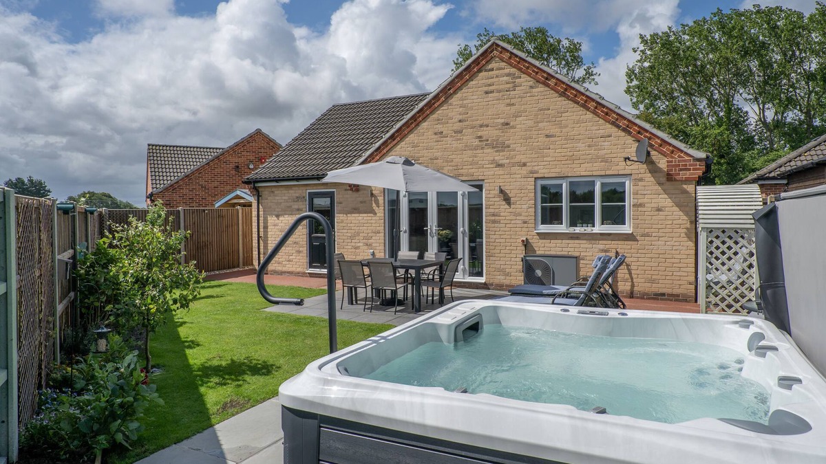 Scratby House | Woodpecker Lodge | East Ruston Cottages