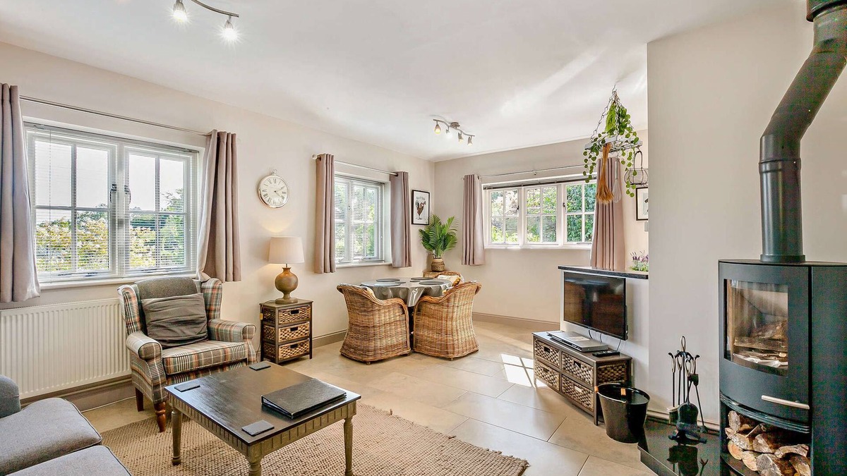 East Grinstead Cottage | Woodpeckers Cottage - One bedroom luxurious and Contemporary rural retreat