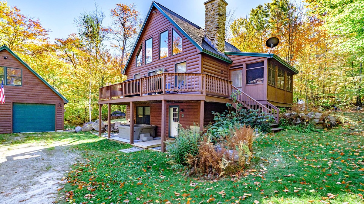 South Pond Shores Ski Chalet | Woodroad Chalet- Ski house close to water, Hot tub, large lot