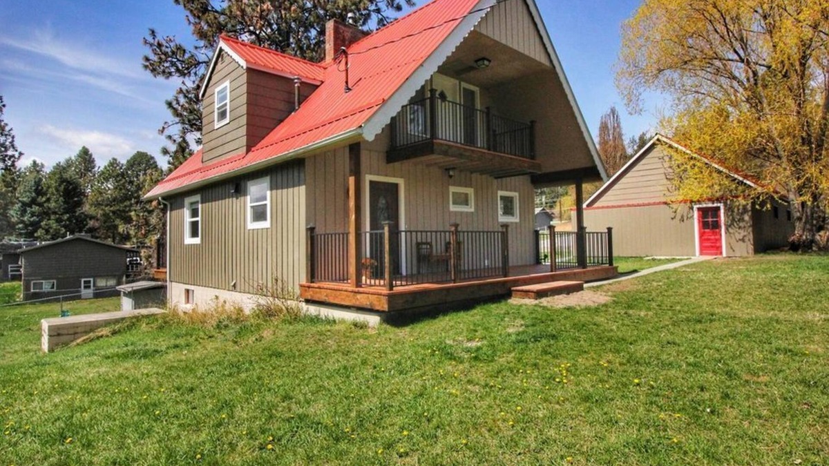 Woods Bay Ski Chalet | Woods Bay Chalet Close to Flathead Lake