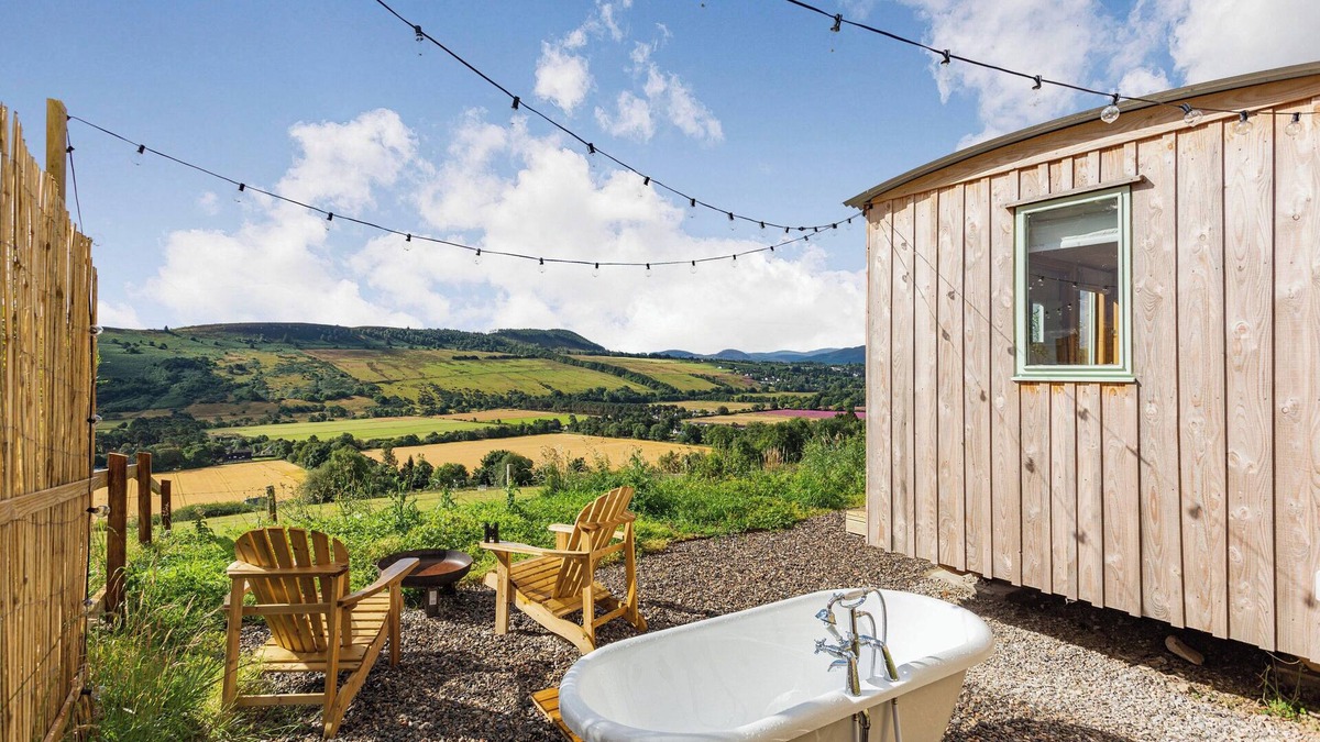 Heights of Achterneed Cottage | Woodside Hut 3 - UK36107