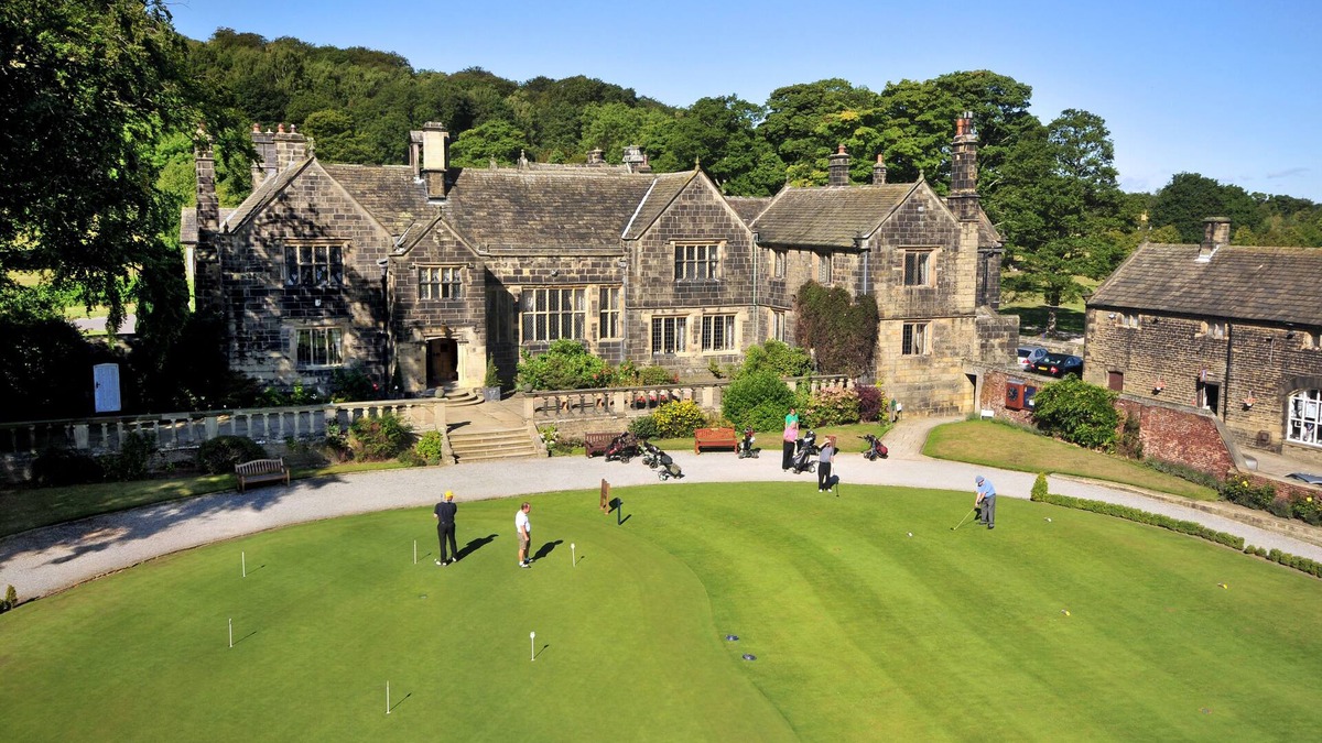Fenay Bridge House | Woodsome Hall Golf Club Cottage on the Course
