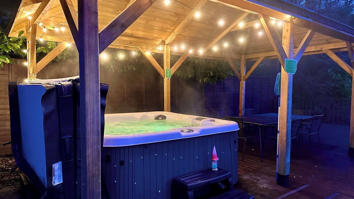 Fenay Bridge House | Woodsome Lodge perfect for big families and luxury pamper weekends with hot tub!