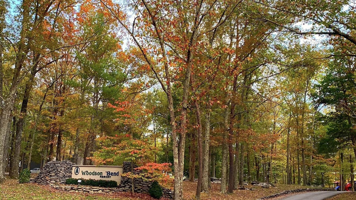 Bronston Condo | Woodson Bend Condo. Golf, Pool, Restaurant, Entertainment & More! Near Burnside.