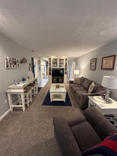 Bronston Apartment | Woodson Bend Resort Condo 7-3 Extremely Large Luxury 1 Bedroom Sleeps 6