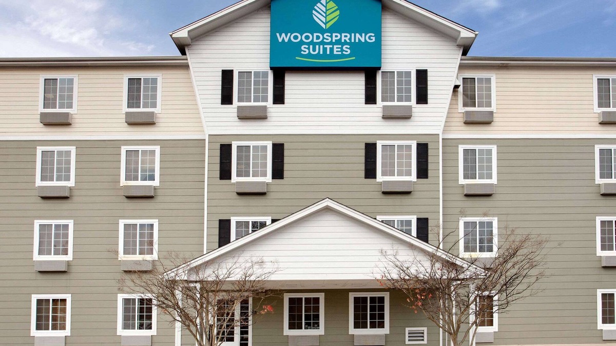 Greenbrier West Hotel | WoodSpring Suites Chesapeake - Norfolk South