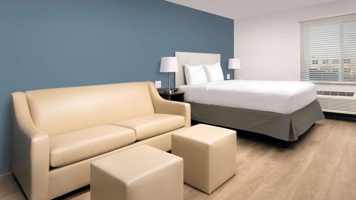 Maumee Hotel | WoodSpring Suites Toledo Maumee