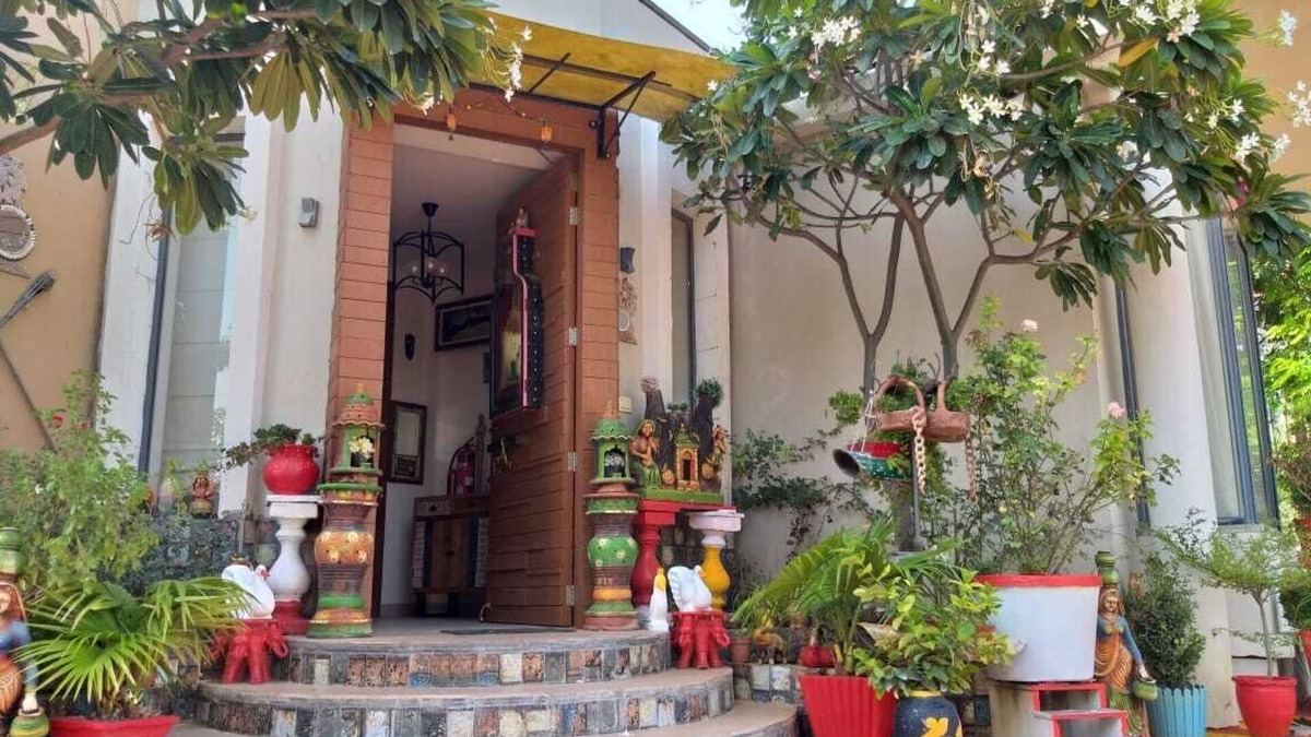 Jamwa Ramgarh House | Woodstock 90's Farmhouse!