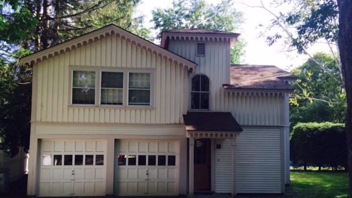 Woodstock Cottage | Woodstock Village Carriage House
