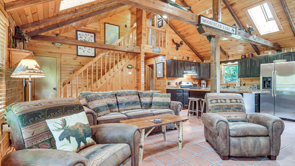 Beaver Cove Cabin | Woodsy Beaver Cove Cabin w/Deck & Fire Pit!