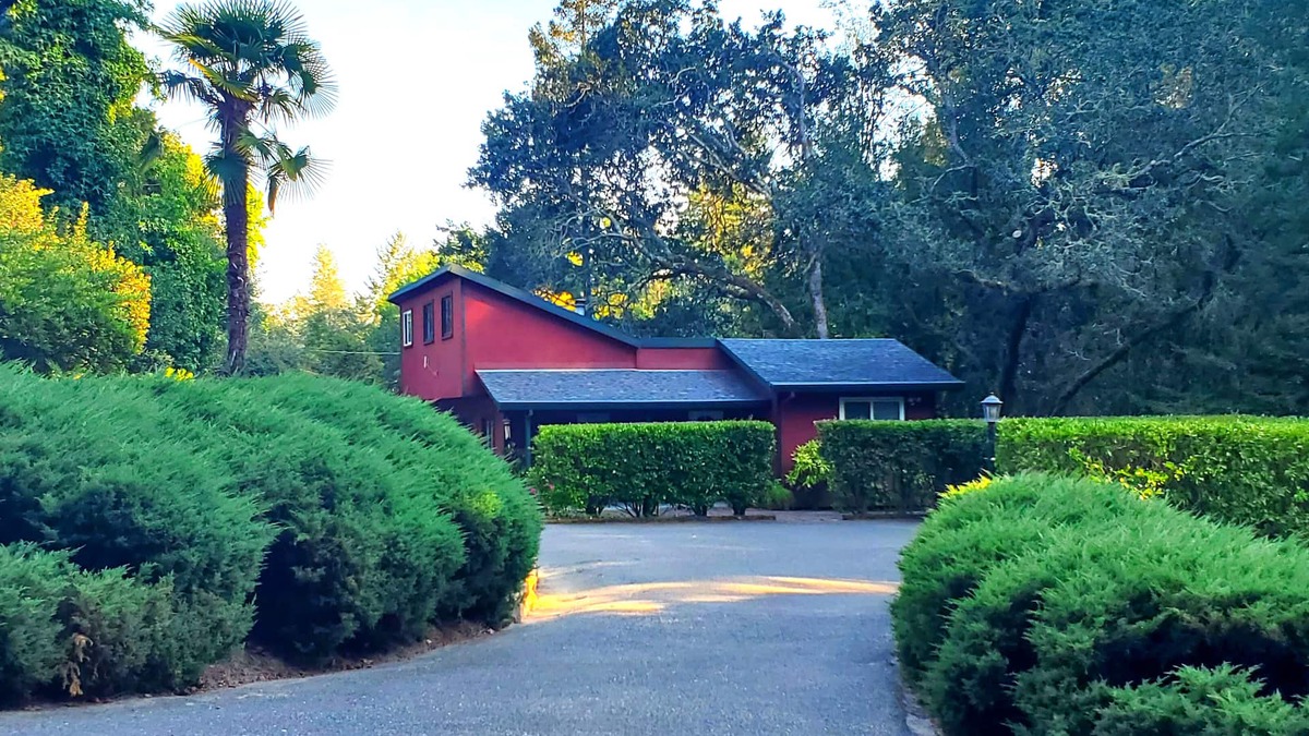 Sebastopol Cottage | Woodsy Cottage in Wine Country Near Bodega Bay in Sebastopol