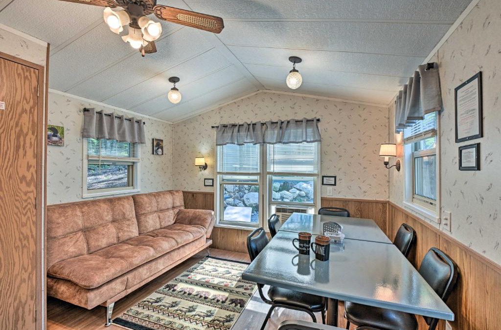 Lincoln House | Woodsy Loons Nest Retreat with Fire Pit!