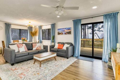 Gulf Breeze House | Woodsy Retreat, steps to Bay - Hot tub!