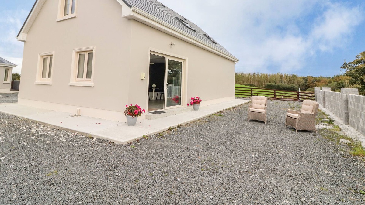 Cooraclare Apartment | WOODVIEW APARTMENT, family friendly in Cooraclare, County Clare