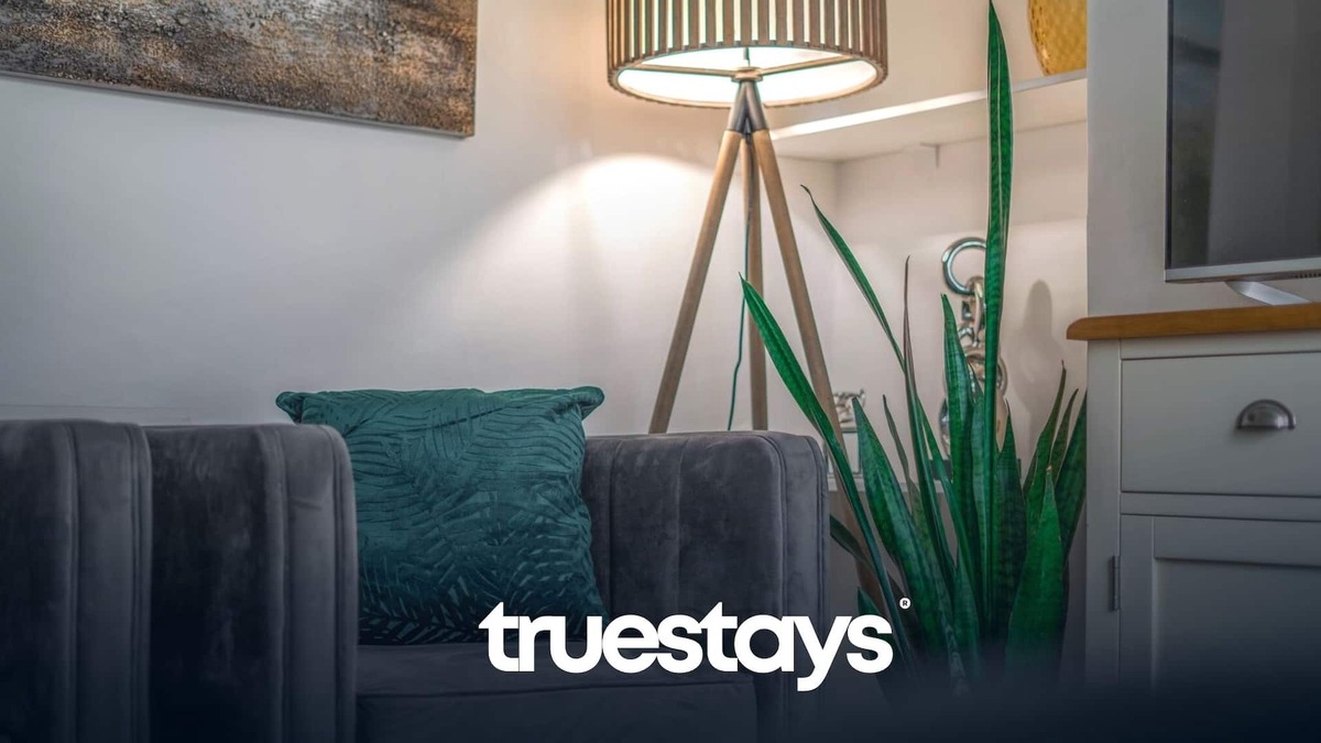Cannock House | Woodview House by Truestays Serviced Accommodation