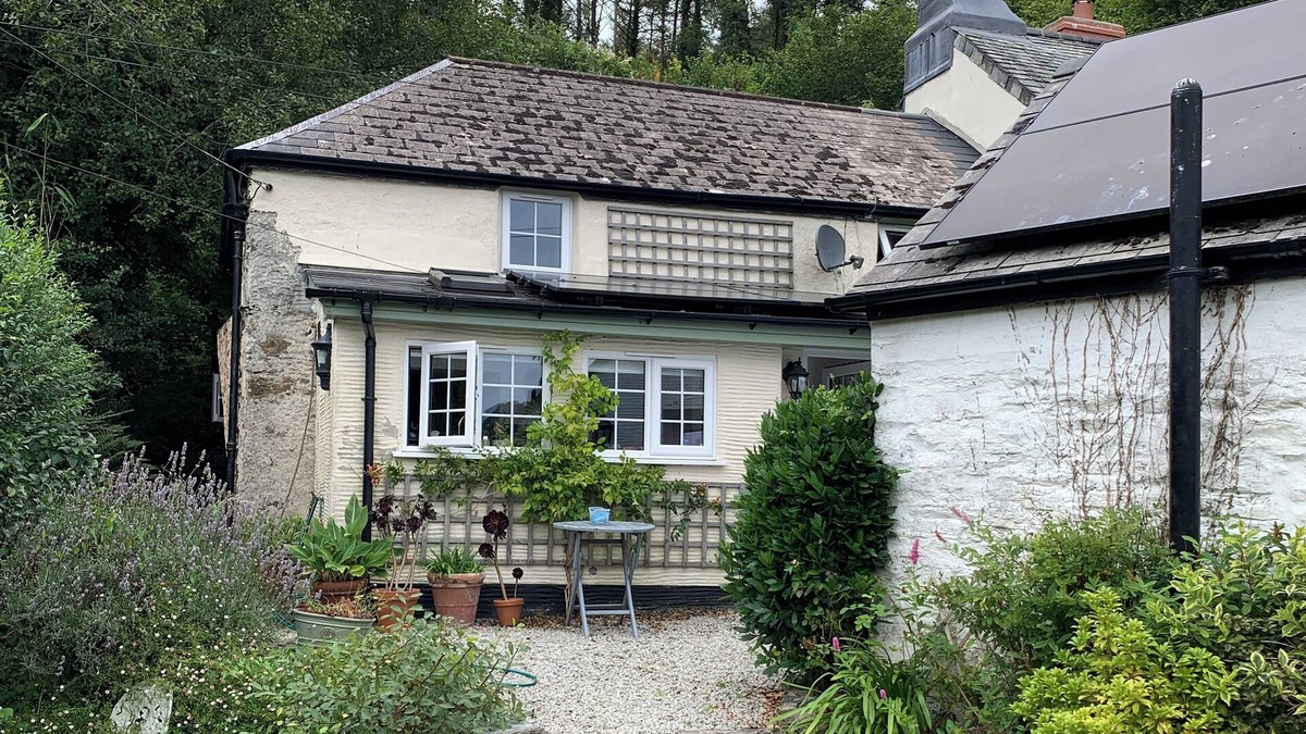 Looe Cottage | WOODVIEW, pet friendly, character holiday cottage in Looe