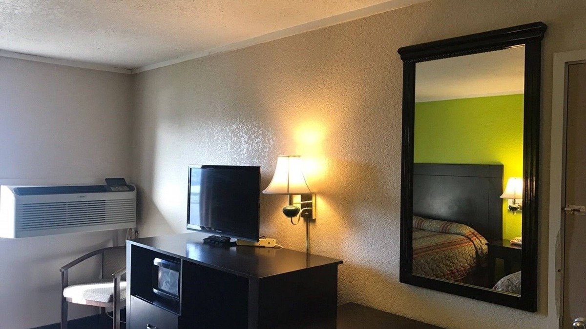 Woodville Hotel | Woodville Inn