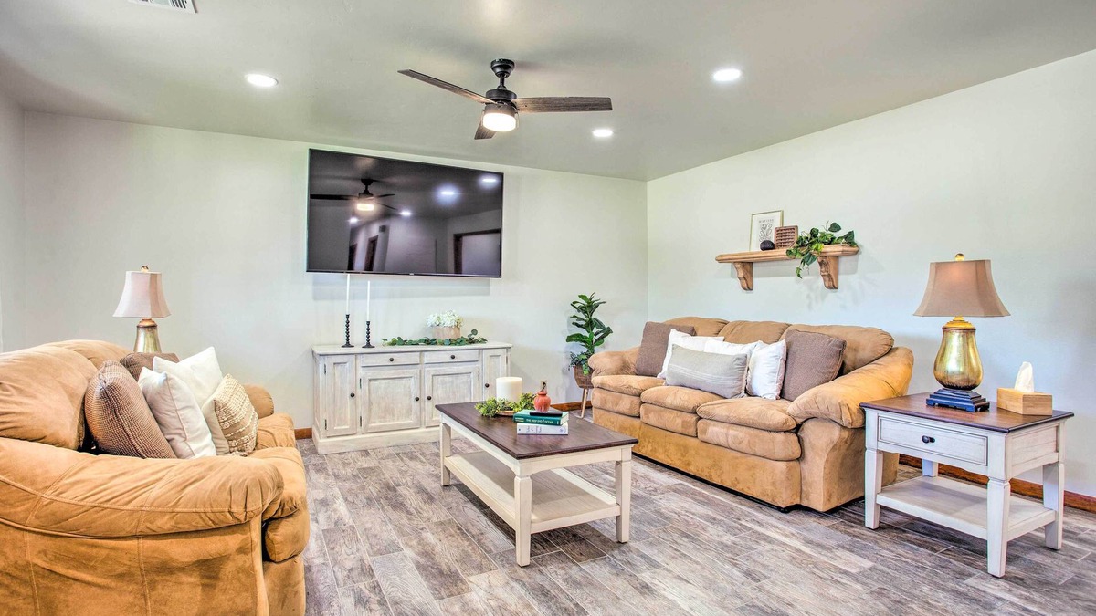 Woodward House | Woodward Home Near Crystal Beach Water Park!