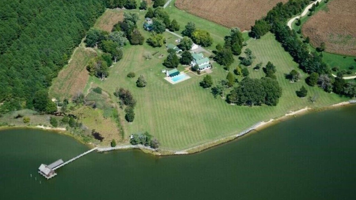 Easton House | Woodwind Manor on the Tred Avon minutes to St Michaels and Easton.