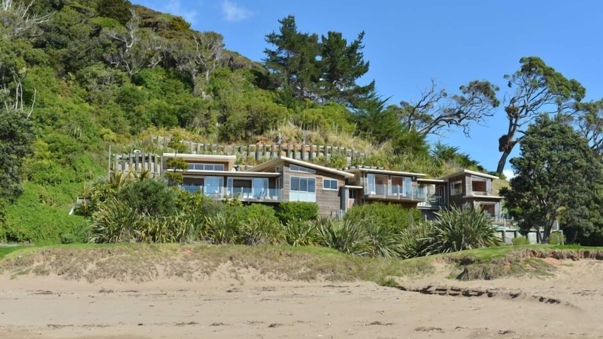 Matapouri House | Woolleys Bay house on the beach