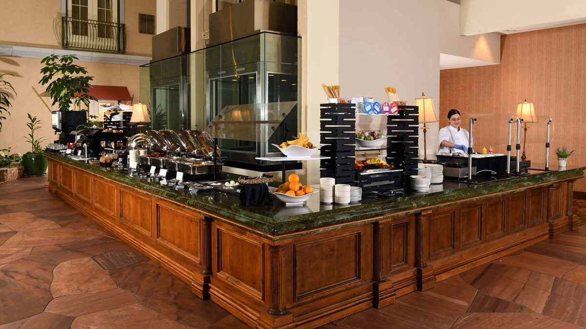 Aurora Hotel | Woolley’s Classic Suites