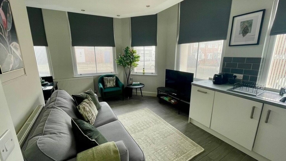 Liverpool Apartment | Woolton Escape | Light-Filled | Free Parking
