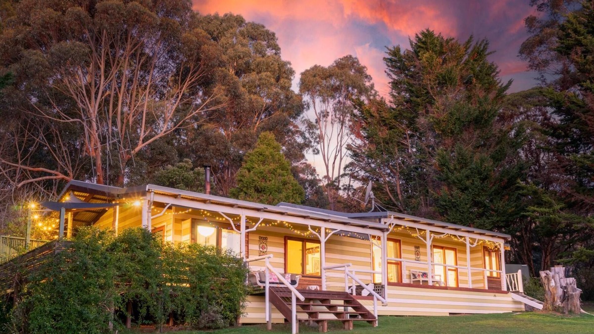 Shadforth House | Wooshwood: Enchanting rural getaway, pet friendly