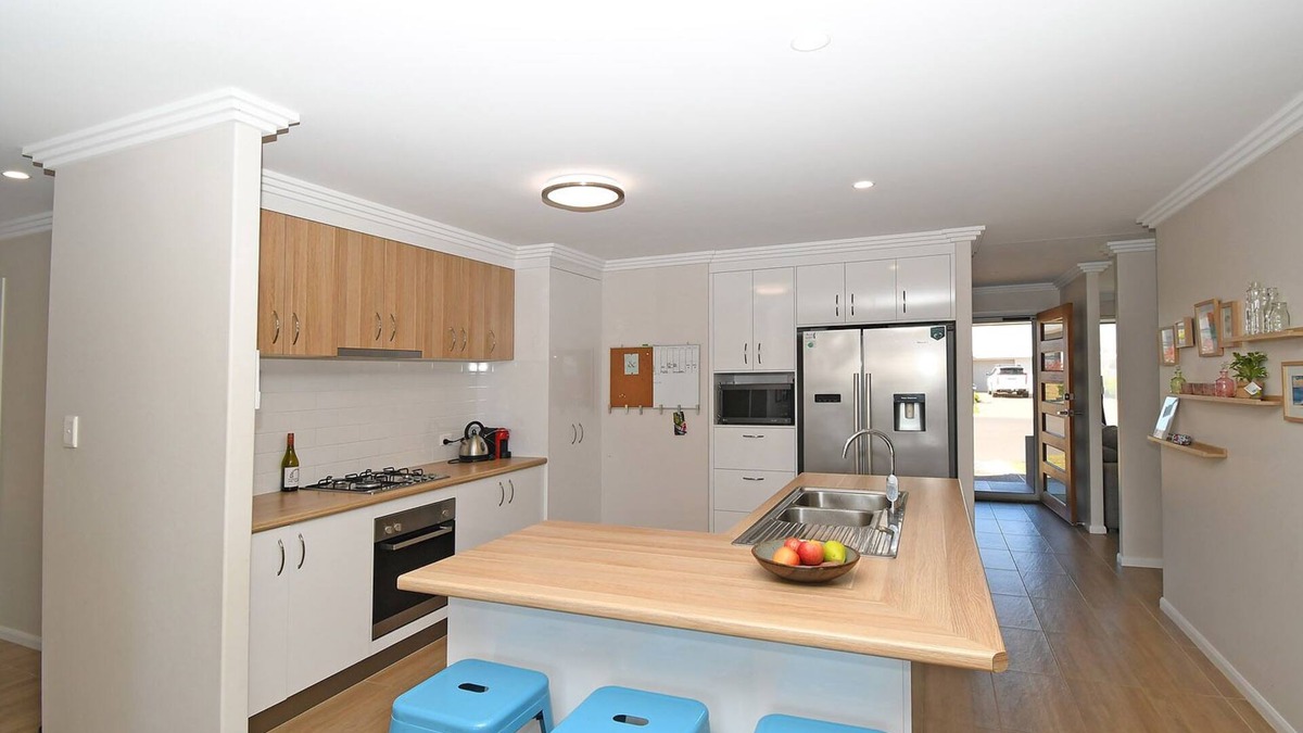 Kawungan House | Work Crews or families beautiful modern house