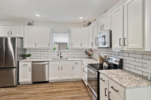 Jeffersonville House | Work-friendly, sauna, table tennis, & firepit