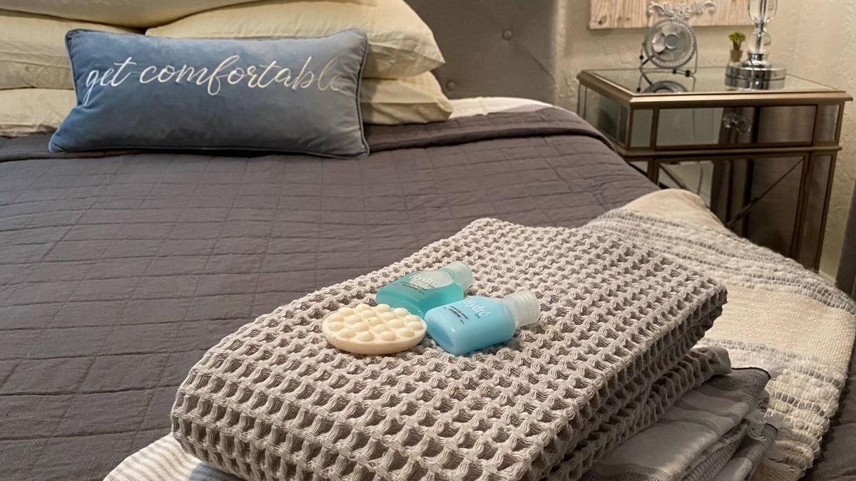 Burley Apartment | Work or Play Private Reliable Wifi Sleeps 6 Suite #1