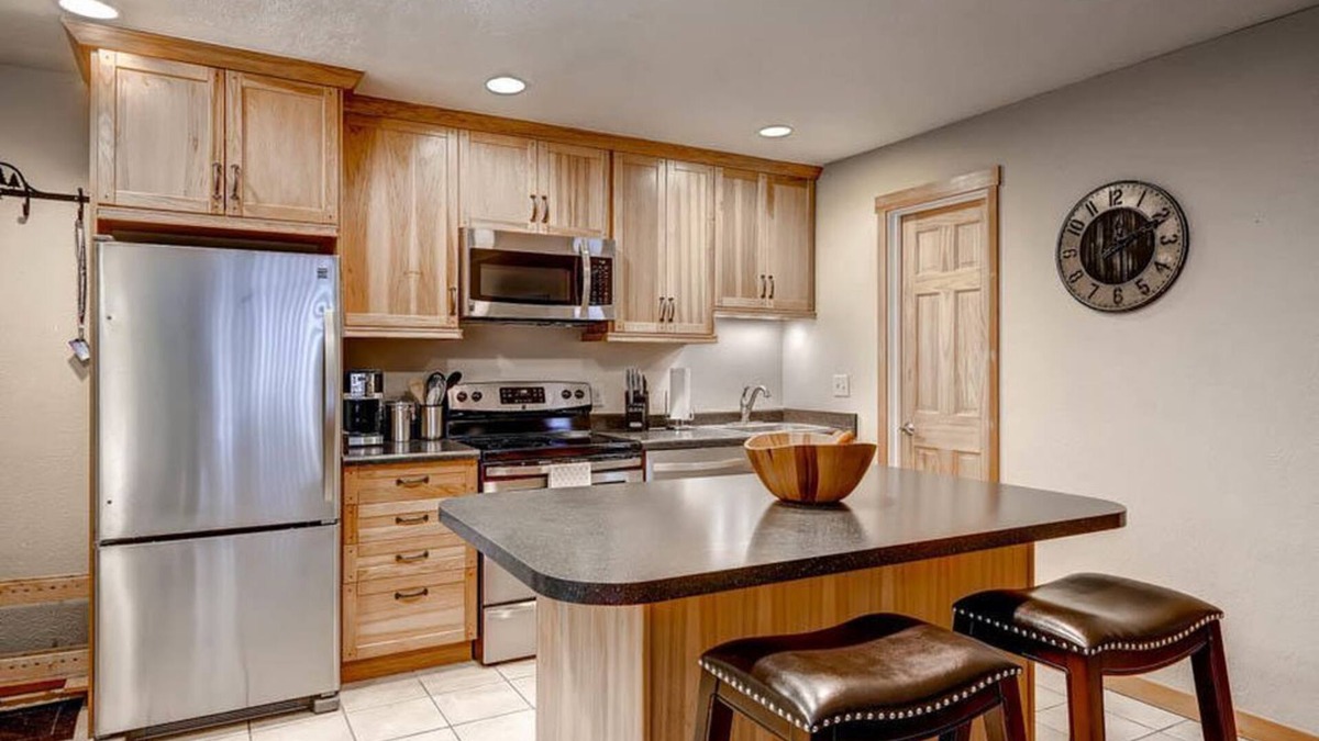 Park City Condo | Work or Vacation in Park City - Walk to Courts, Pools & Trails